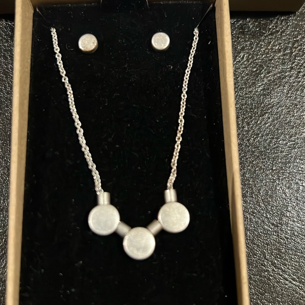 Silver necklace and earrings set 20 inches three dots new